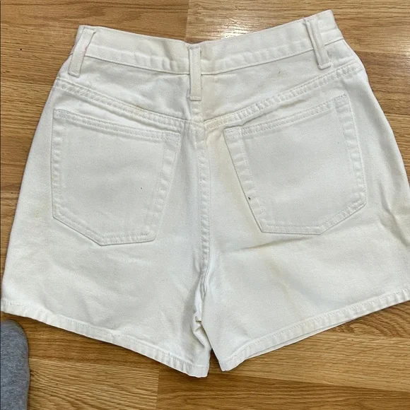 H31.    Bluenotes White Classic Denim High-Waist Shorts - Picture 4 of 4
